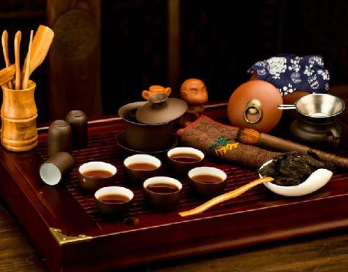 中式客廳實(shí)木茶具套裝裝修效果圖與家用電器的融合